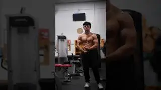 Sleeper build or am I just small? #gym #sleeperbuild #bodybuilding #aesthetic #alexeubank #protein