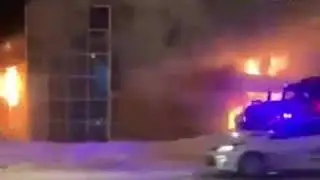 В Новосибирске горит крематорий