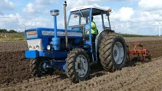 Ford Roadless Ploughmaster 95 Ploughing Deep w/ 3-Furrow Fraugde Plow | Danish Agriculture