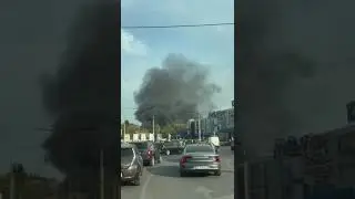 У Чернівцях велика пожежа біля тролейбусного парку. Чорна хмара над проспектом Незалежності.