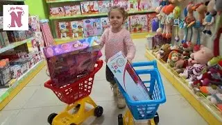 VLOG Шопинг в детском магазине покупаем новые игрушки Shopping in kids toys store