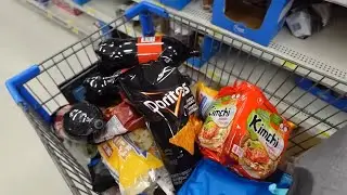 В Этом ВИДЕО у Нас Поход в WALMART! Миа Не хочет Сидеть, хочет Гулять По Магазину!