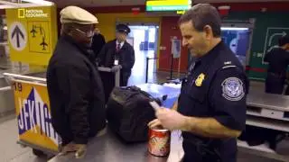 Inside - Un suspect à l'aeroport de New York