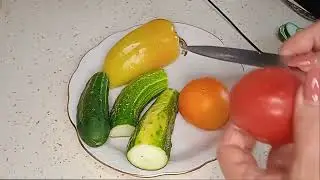 Очищаю огурец от горечи. Как быстро очистить помидор.