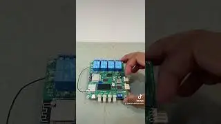 Board ESP32 LoRa 4 Relay mempunyai LoRa SX1278, 4 relay, 4 I/O, push button, buzzer, I2C dan UART