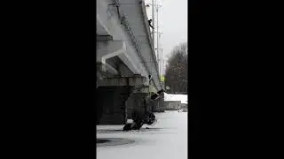 Утопили трицикл зимой! в реке!