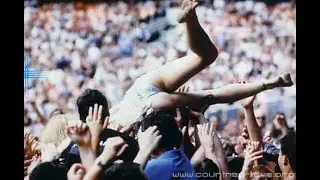 A Woman's fantasy about (COURTNEY LOVE) stage diving at one of her Concerts