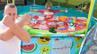 СОФИЯ В БАССЕЙНЕ С ПОП ИТАМИ. 100 POP IT . СОФУНЬЯ ШАЛУНЬЯ