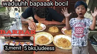 BAPAK BOCIL MUKBANG 5 BUNGKUS MIE | Mikael Family