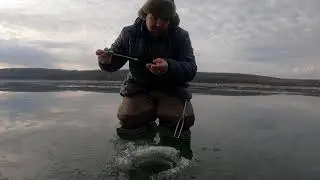 ЗИМНЯЯ РЫБАЛКА.БЕЗМОТЫЛКА . ЛОВЛЯ ПОДЛЕЩИКА НА ЧЁРТИК.