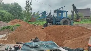 стелю геотекстиль для будущей плиты.