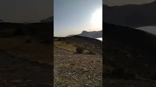 Красивые виды на прогулке по вершине горы Алчак-Кая в Крыму