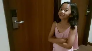 Tasya mau usil bangunin mama dan biyung dikamar sebelah