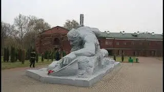The Brest fortress is an extraordinary and memorable monument of the second world war
