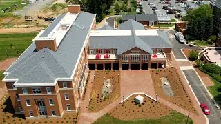 2022 season's greetings from Elon University