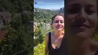 Жена турецкой звезды Бурака Озчивита засветила округлившийся живот: по слухам, они ждут двойню