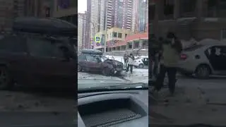 Шкода и Ауди не поделили дорогу в Парнасе на пересечении Толубеевского и Николая Рубцова.