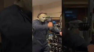 MICHAEL MYERS HALLOWEEN TRAINING/WORKOUT #shorts #halloween  #funny #michaelmyers #gym #workout