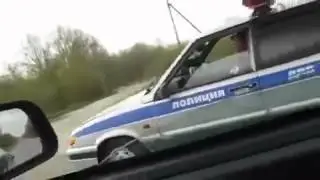 ГАИшники удирают от водителя