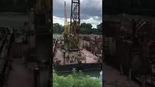 Кладбище заброшенных барж в речном порту Краснодара