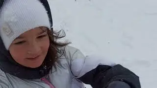 Катаемся первый с Вероничкой на тюбинге. Начало зимы. Клевое настроение .