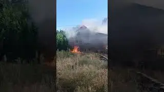 Жители Белой Калитвы сообщают об участившихся поджогах домов в городе. 😱 Как правило они заброшены.