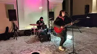 Руслан Набиев - По ресторанам -кавер новой для себя песни спел уличный музыкант Евгений Корк 
