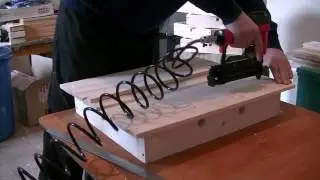 Сборка  пневмостеплером крышки улья.
