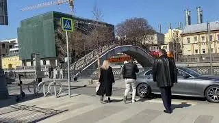 Москва. Апрель. Центр города.