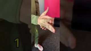 когда друг сильно жмёт руку 