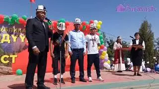 Балбандар Өмүрбек Асан уулун, Абдумалик Карачевди, Токтосун кызы Аселди тосуп алышты