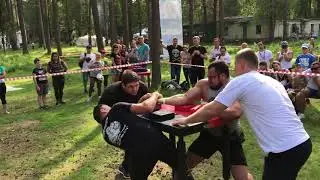 армрестлинг. бодибилдер 120 кг против армрестлера 80 кг