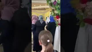 Весь зал ревел на свадьбе.Из Украины, войны -брат вернулся, чтобы поздравить сестру с Днём свадьбы.