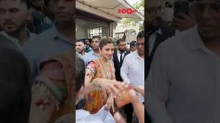 Shilpa Shetty distributes PRASAD to paps at Ganpati Visarjan😍 #shilpashetty #shorts