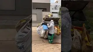 МУСОРЩИКИ В ИНДИИ 