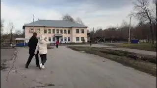 г. Белово, ул. Доватора 8 у входа