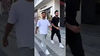 Когда незнакомец начинает идти рядом 😅