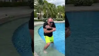 It's very cold in the pool 😂 