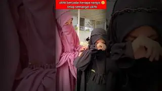 Masya Allah. menghampiri teman nya yang sedang menangis ukhti bercadar. teman yang baik