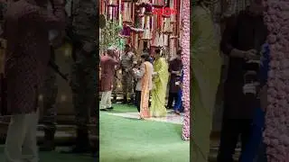 Veteran actress Rekha looks CONFUSED as spotted at Ambani's Ganpati Puja 
