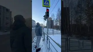 Почему горит красный?