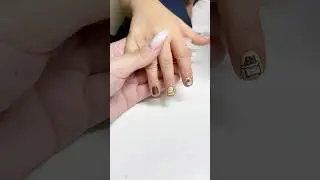 А вот в моё время в школе за такое ругали🙄@enigma_nailcompany вы сделали ребенка счастливее)