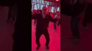 И понеслась, диджей кайфуй 🤣