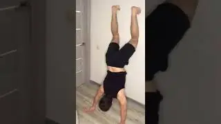 Делаю отжимания в стойке без ног день 1 #эдмисжим #shorts