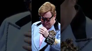ПОЧЕМУ ЭЛТОН ДЖОН ЗАПЛАКАЛ НА КОНЦЕРТЕ? 😢 