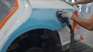 Маляр пошагово выводит форму крыла под грунт на Mercedes-S (W223) стоимостью более 10 млн рублей