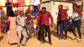 PAPA JOFREY AKIIMBA HAPO  PEFA CHURCH KUNDUCHI MTONGANI SIKU YA MWISHO  YA MKUTANO WA INJILI
