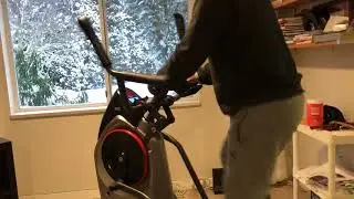 Exercise at home during snow day using Bowflex M5 Cardio Trainer（家庭心肺锻炼）