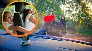 O NAMORADO MISTERIOSO VEIO PRA CIMA DE NÓS 😨😱 * tivemos que correr *