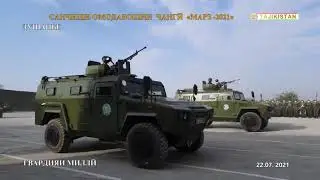 Проход бронетехники на военном параде в Таджикистане